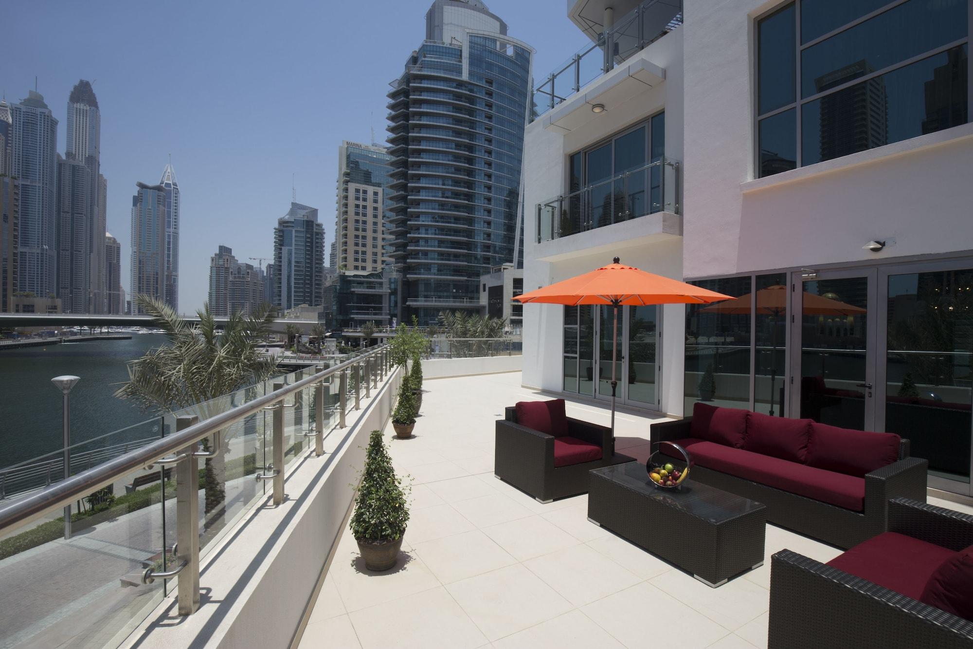 La Verda Suites And Villas Dubai Marina Exterior foto A balcony in Dubai
