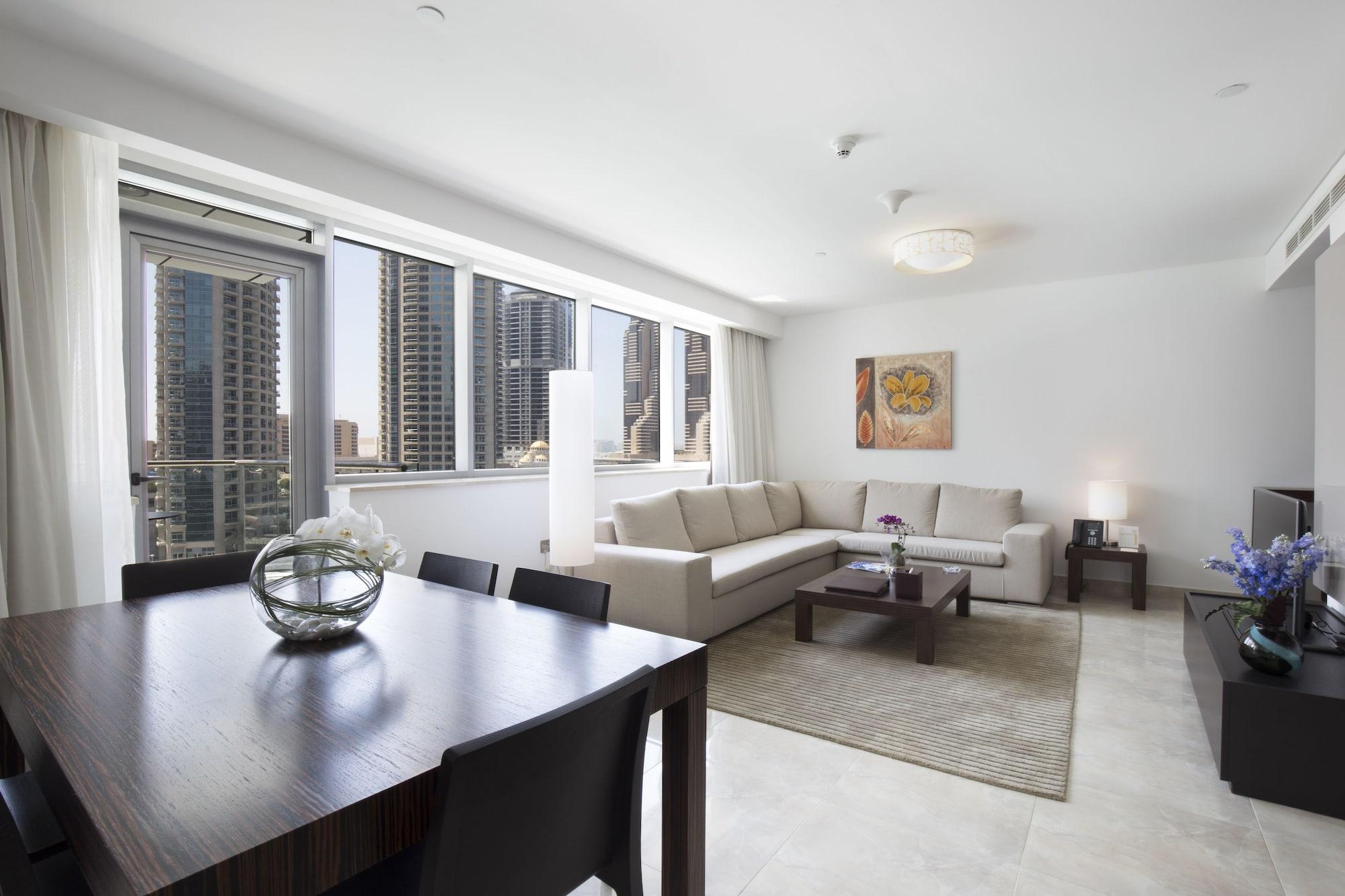 La Verda Suites And Villas Dubai Marina Exterior foto A living room in a condominium