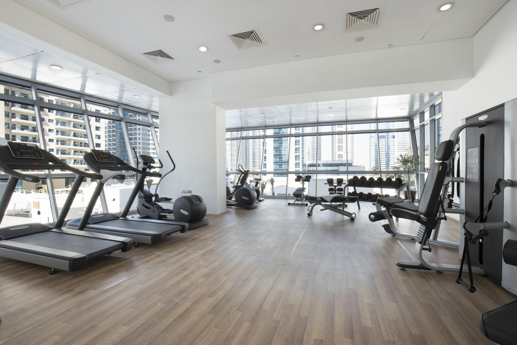 La Verda Suites And Villas Dubai Marina Exterior foto A gym in Dubai